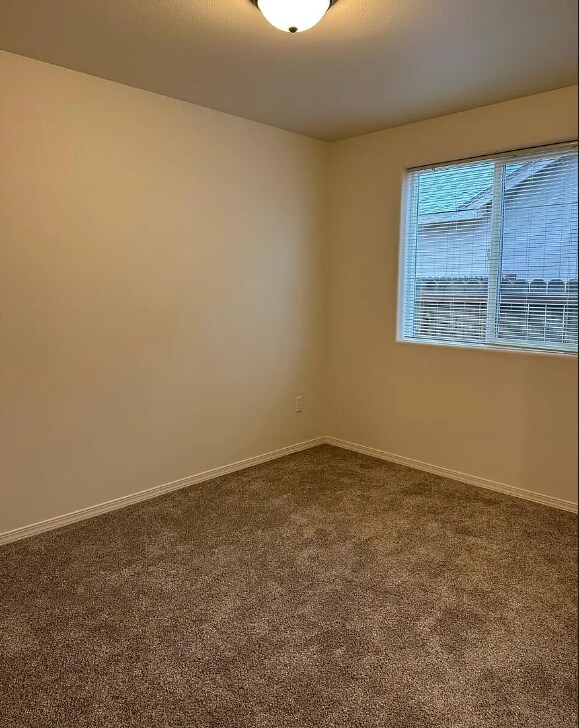 Building Photo - 3238 SW Metolius Ave