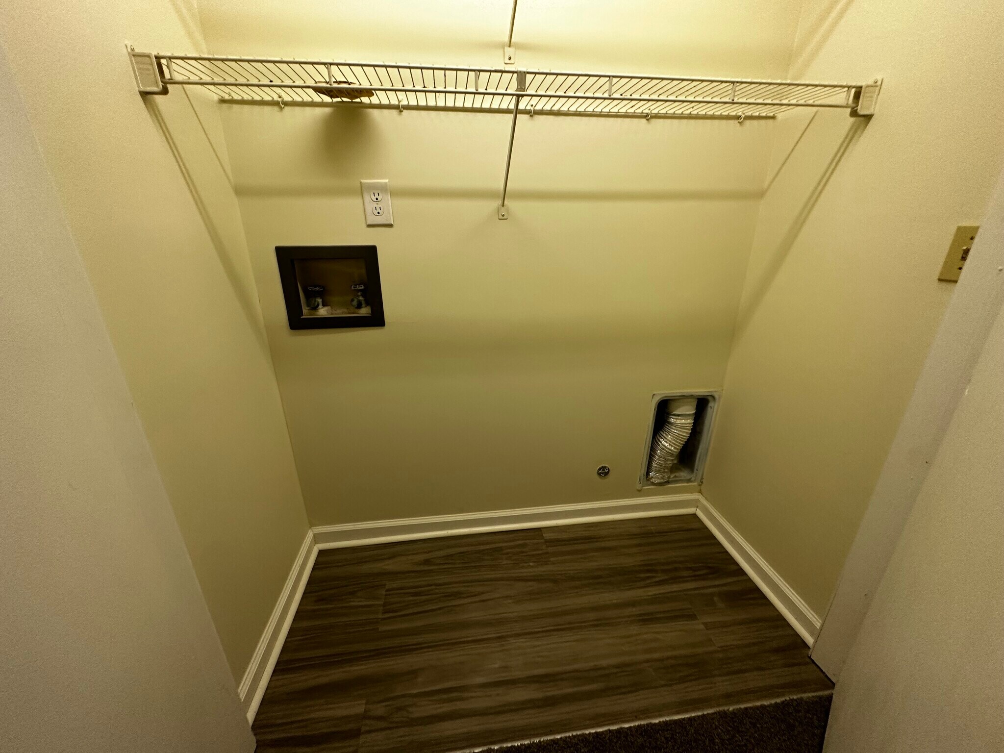 Building Photo - 112 Robbins Ave