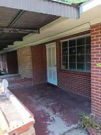 Building Photo - 2321 Woodlawn St