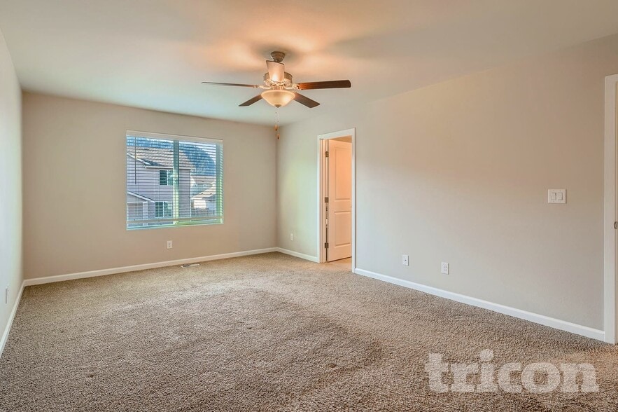 Building Photo - 884 Sigrist Dr E