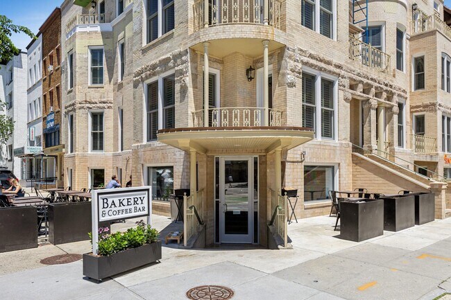 Building Photo - 1641 R St NW