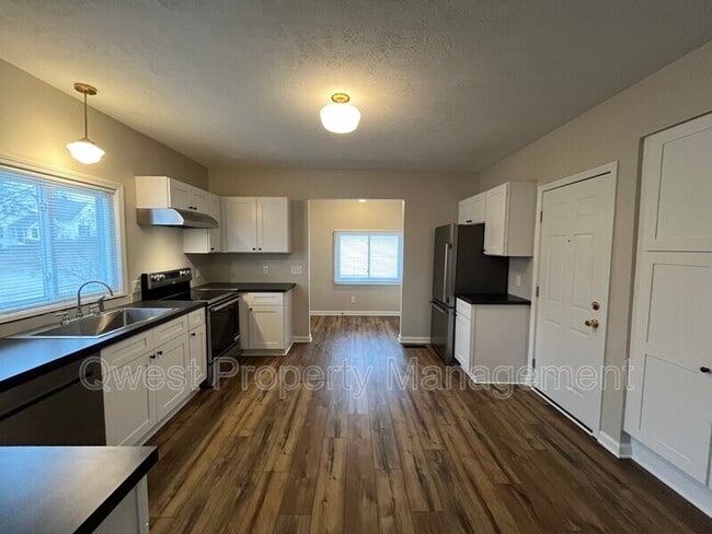 Building Photo - 1401 Valley Ave NW