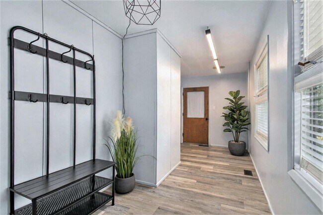 Building Photo - 1160 Helman Drive - Comfortable 3 Bed, 1.5 Bath Home in McKinley Terrace