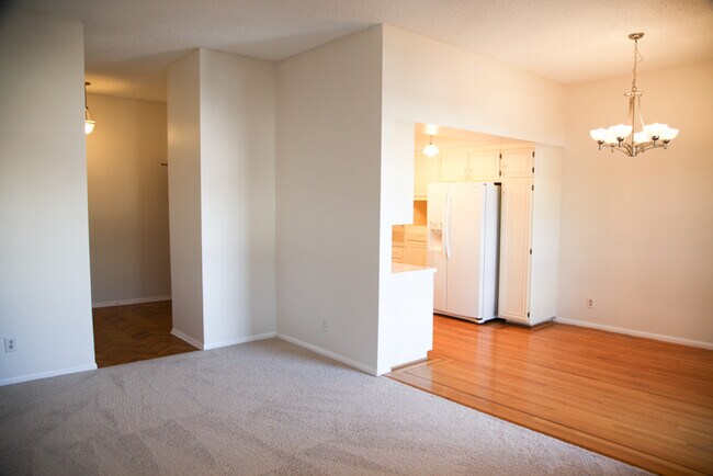 Building Photo - 10945 Hortense St