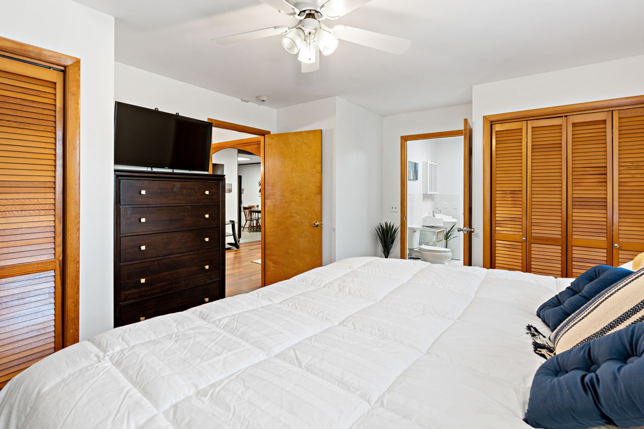 Primary bedroom - 701 Revels Dr