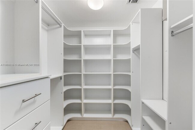 Building Photo - 485 Brickell Ave