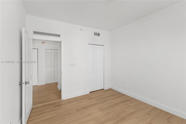 Building Photo - 7900 Harbor Island Dr