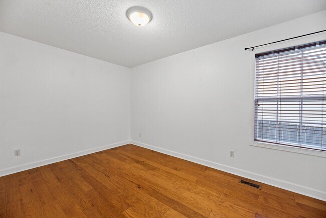 Building Photo - Beautiful 4 Bed 3 Bath in Andover School District!