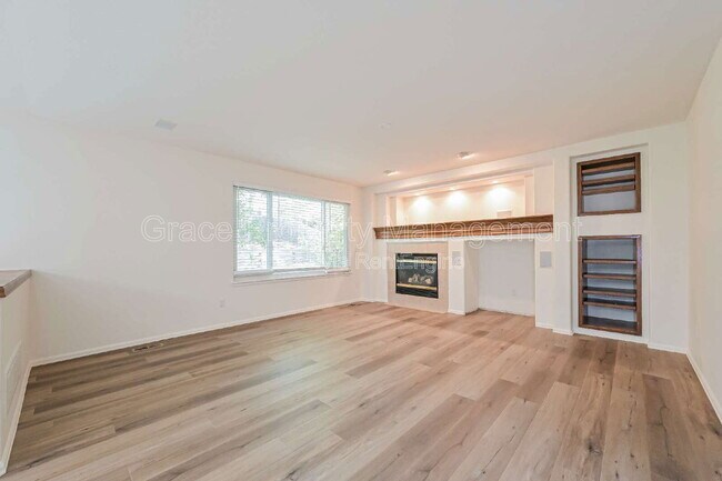 Building Photo - 10376 Dunsford Dr