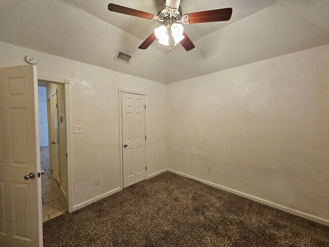 Building Photo - AVAILABLE NOW!