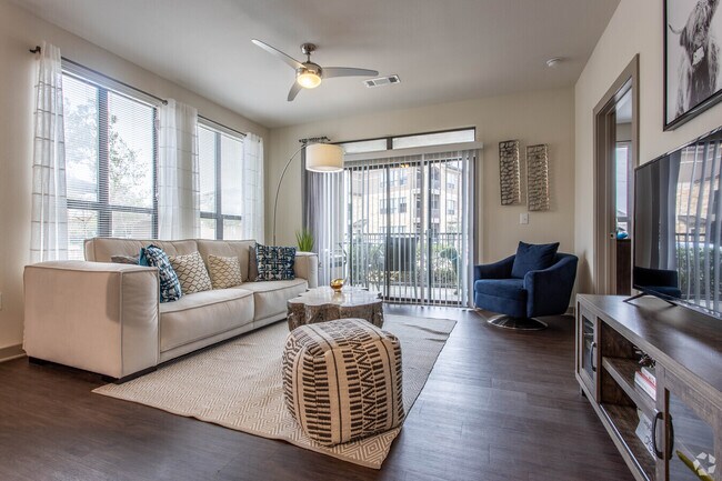 Building Photo - More Space, More Savings – Up to 6 Weeks F...