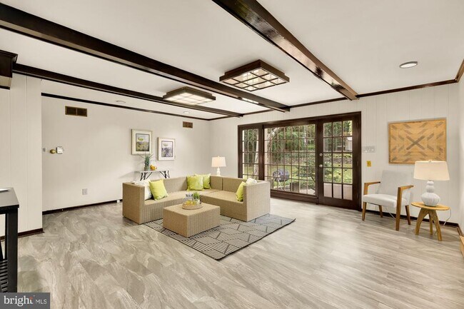 Building Photo - 11000 Rosemont Dr
