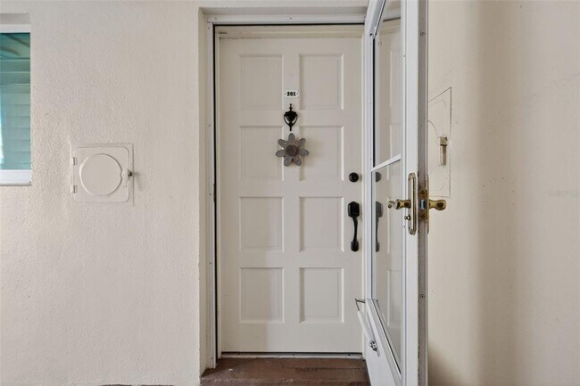 Building Photo - 1200 N Shore Dr NE