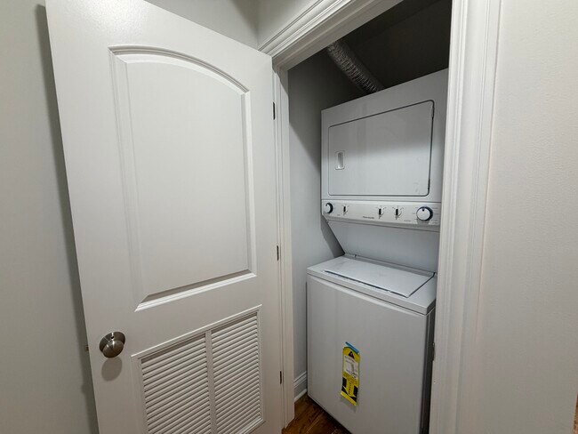 Building Photo - 2450 W. Diversey-2