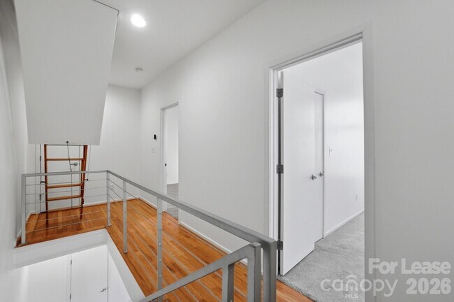 Building Photo - 921 Westbrook Dr