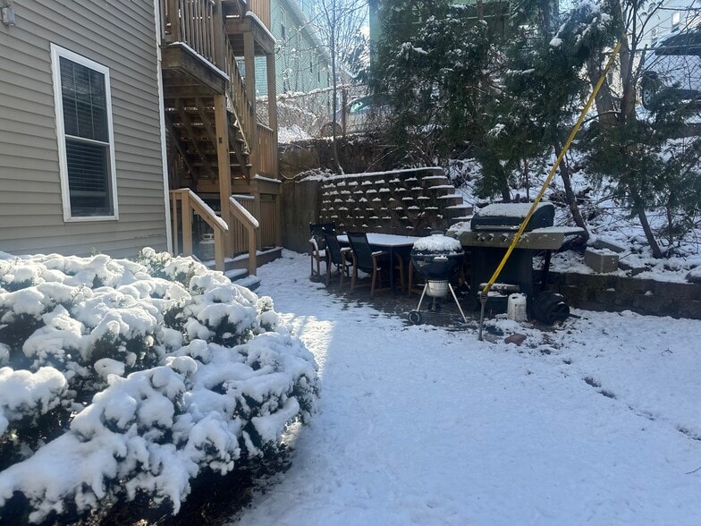 Building Photo - 137 Calumet St