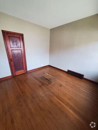 Building Photo - 1043 S 31st St