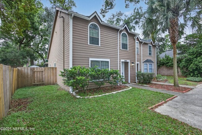 Building Photo - 3945 Oak St