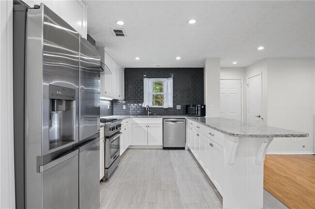 Building Photo - 2110 Augusta Dr