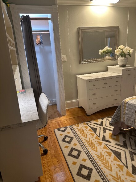 Building Photo - 416 20th Ave