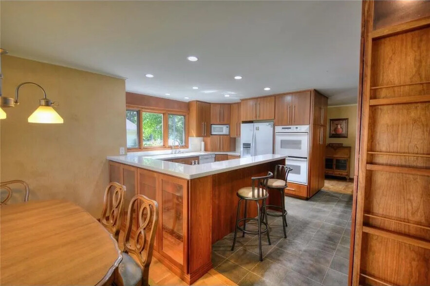 Shared kitchen - 415 12th Ave E