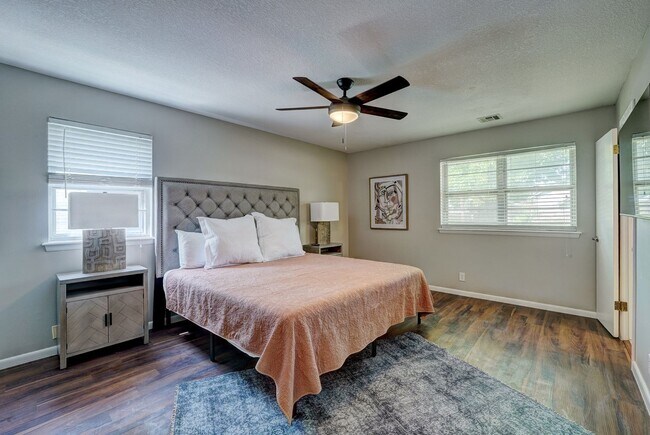 Building Photo - Turnkey Gem: Fully Furnished 5-Bedroom Home with Spacious Layout and Corner Lot!