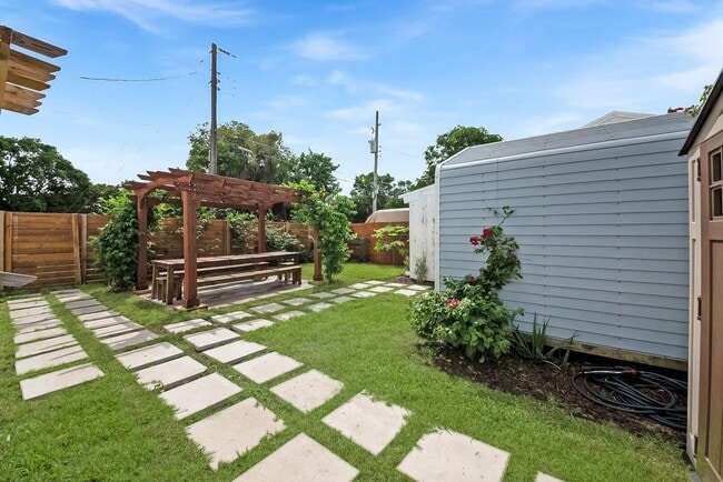 Building Photo - 308 SW 1st St