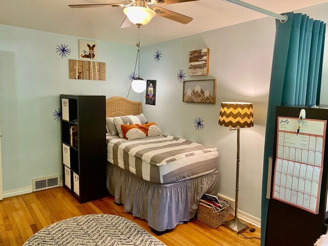 Building Photo - North AVL - Spacious Home with Large Yard and Outdoor Fireplace!