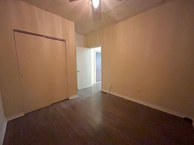 Building Photo - 560 Manor St