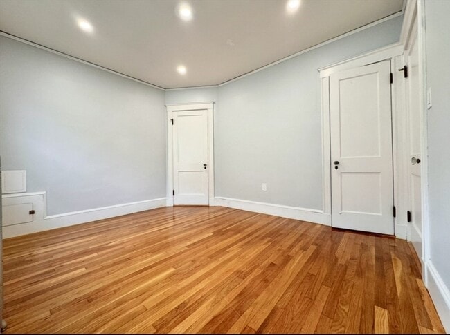 Building Photo - 48 N Munroe Terrace