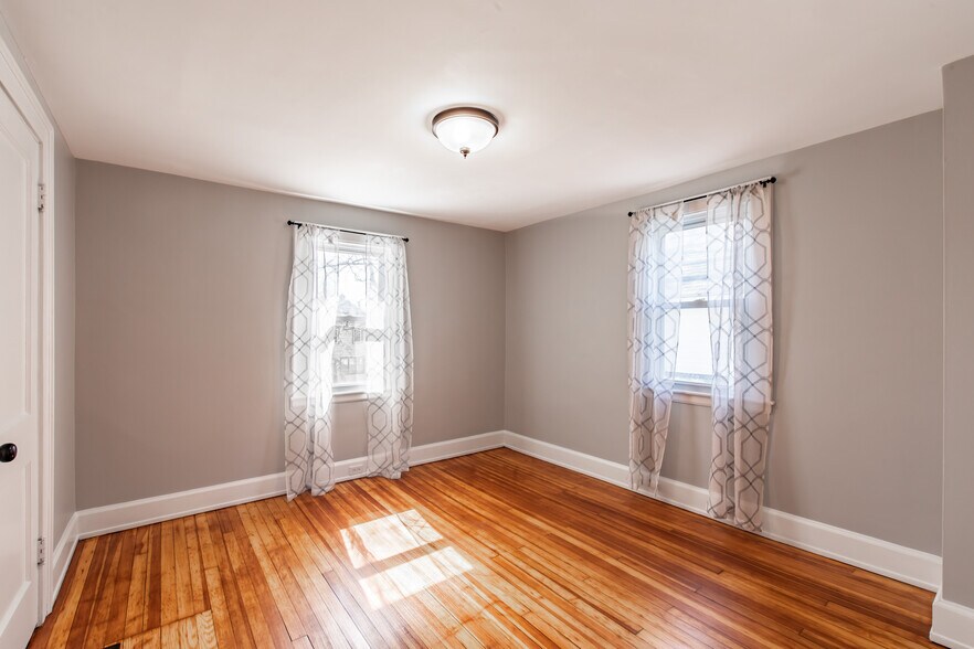 Building Photo - 1617 Cloverleaf St