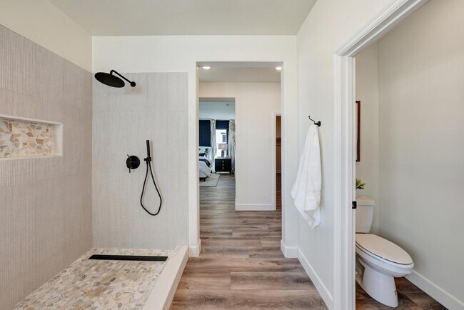 Building Photo - 2133 West Dr