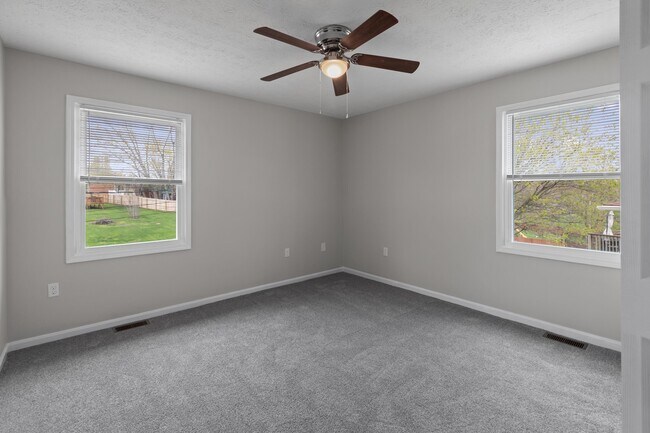 Building Photo - 521 Lasalle Ct