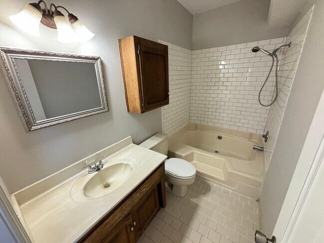 Building Photo - Cherry Hill condo, highly desired!