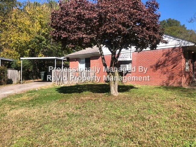 Building Photo - Large 3 bedroom home!