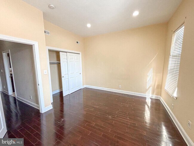 Building Photo - 1419 Morris St