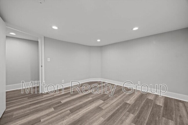 Building Photo - 210 S Elm Ave