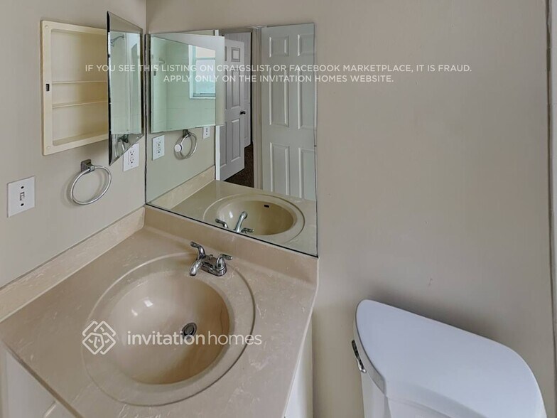 Building Photo - 6119 Oak Bluff Way