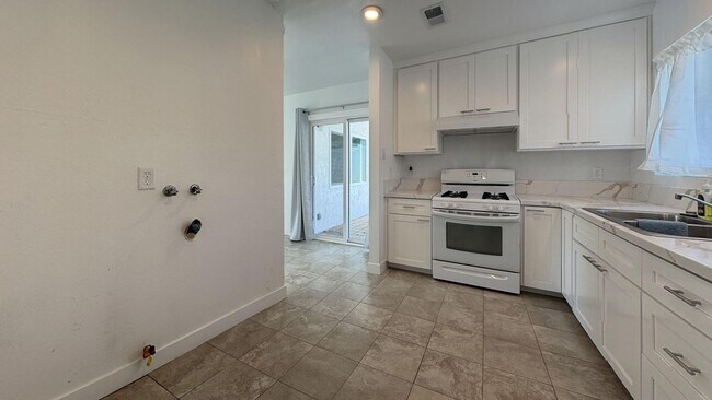 Building Photo - 228 Janan Ct