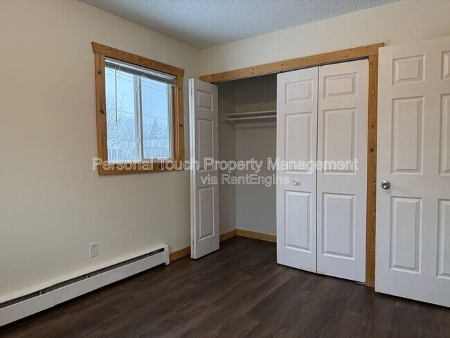 Building Photo - 611 2nd Ave W