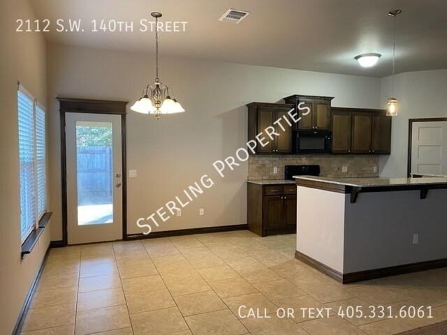 Building Photo - 2112 SW 140th St