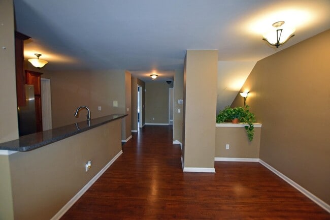 Building Photo - 3-Bedroom, 2-Bath, 2-Car Garage Condo, Ste...