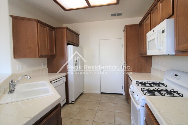 Building Photo - Newer South Sacramento Area 3bd/2.5ba Home