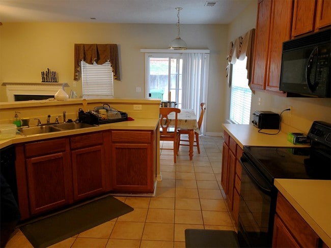 Building Photo - 17 Trailstream Dr