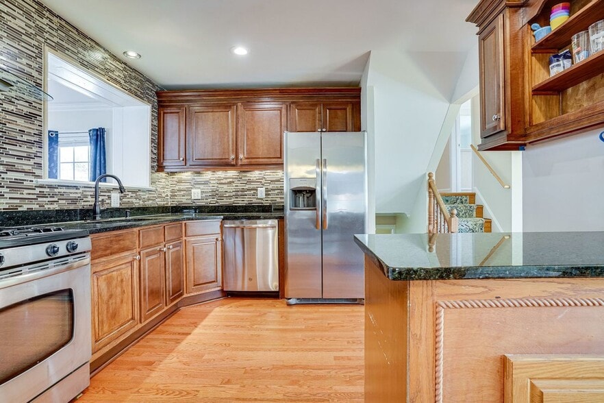 Building Photo - 7601 Mendota Pl