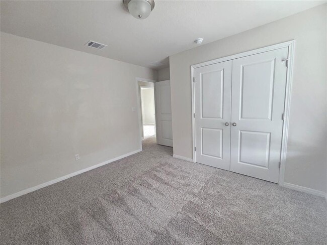 Building Photo - 220 Sun Grv Trl