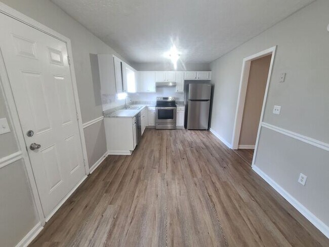 Building Photo - Gorgeous 3BR 2.5BA Home w/ Renovated Kitchen • Fenced Backyard• Garage Parking in Jonesboro