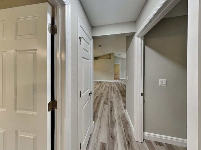 Building Photo - 238 W Ruska Pl