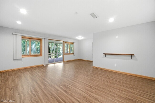 Building Photo - 1097 Oak Tree Rd