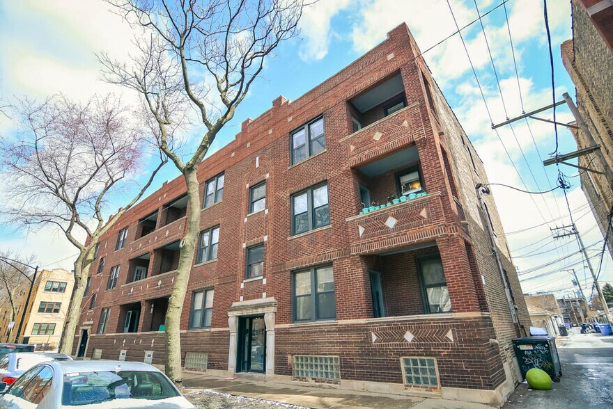 Primary Photo - 951 N Hoyne Ave